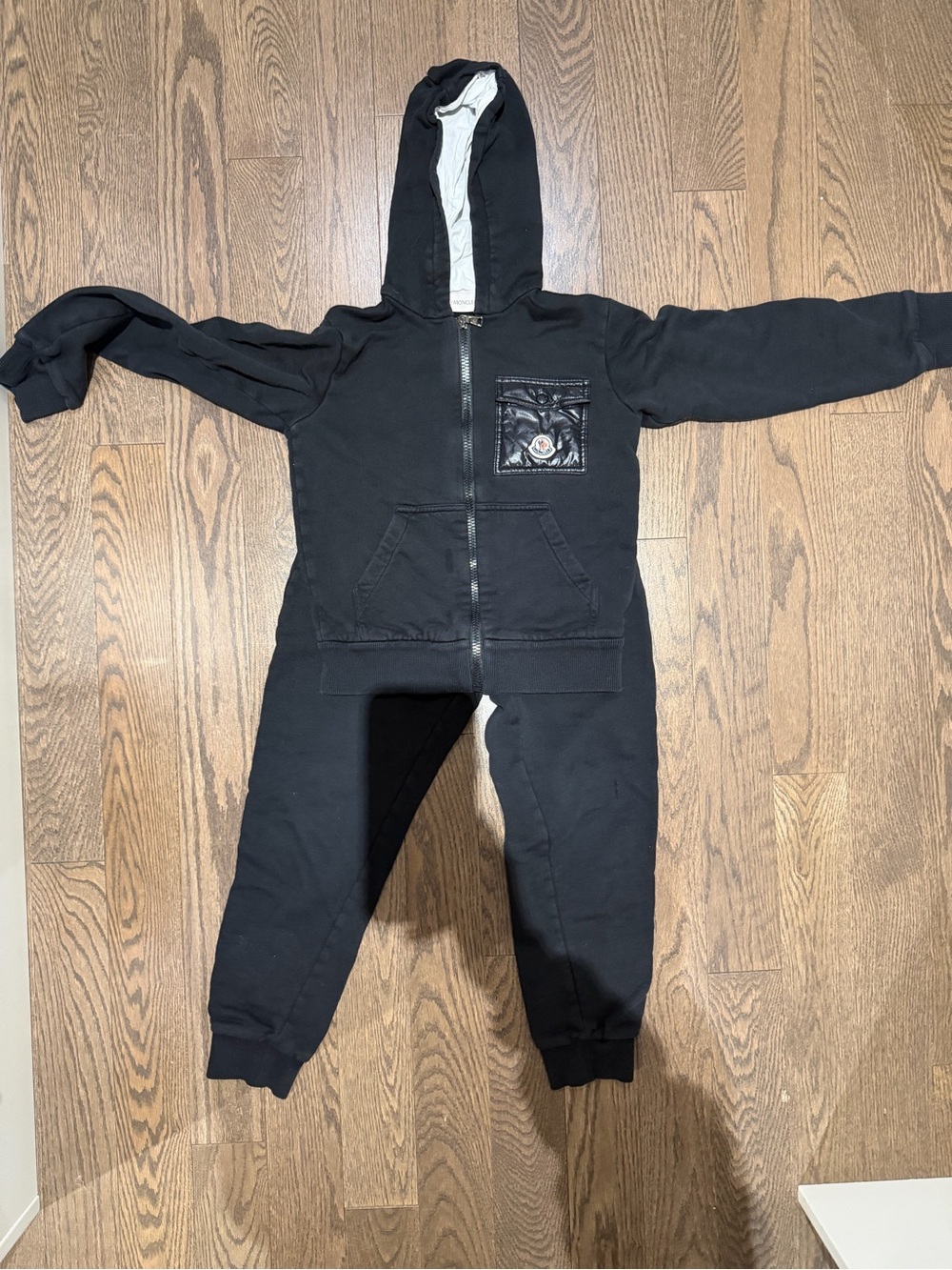 Moncler Kids- Black Two-Piece Hooded sweatsuit with Chest Patch